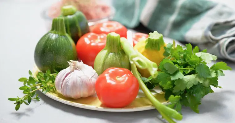 MY METHOD TO EFFICIENTLY GET RID OF ALL PESTICIDES,  WORMS, DIRT OR BACTERIA WHEN WASHING  YOUR FRUITS AND VEGETABLES