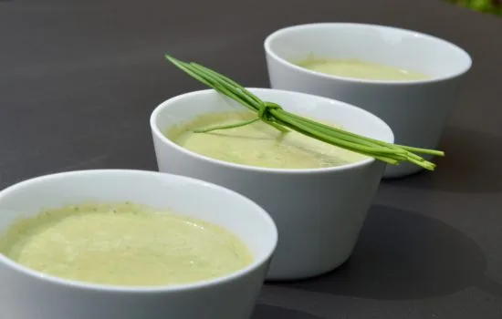 La soupe de courgette glacée au gingembre