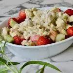 Le crumble à la rhubarbe et à la fraise d’Armelle