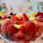 Salade de fraises mangues et myrtilles