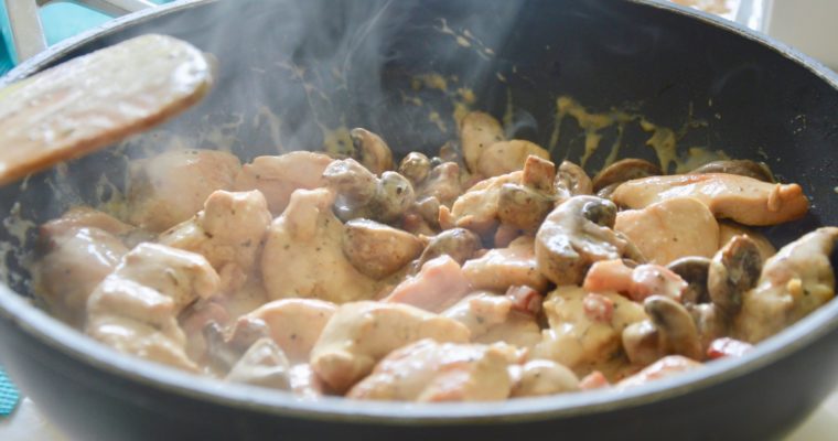 Cream and mushroom chicken stew