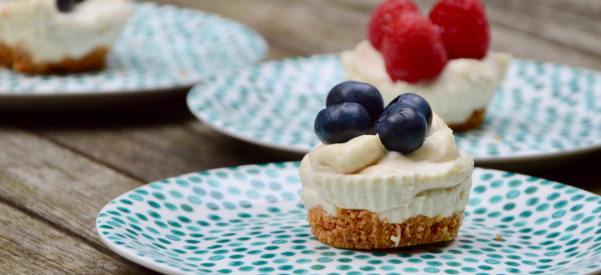 vanilla cheesecake with blueberry compote