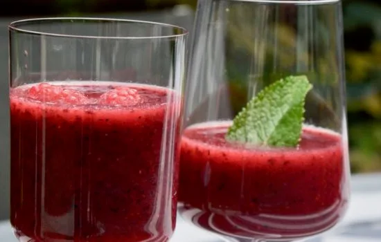 Le smoothie aux fruits rouges
