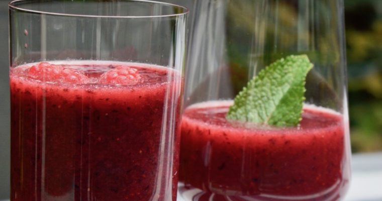 Le smoothie aux fruits rouges