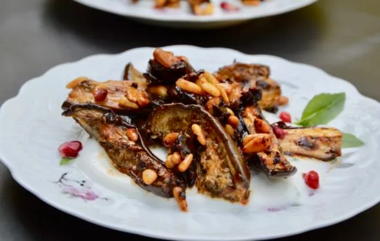 Les aubergines grillées à l’ail noir