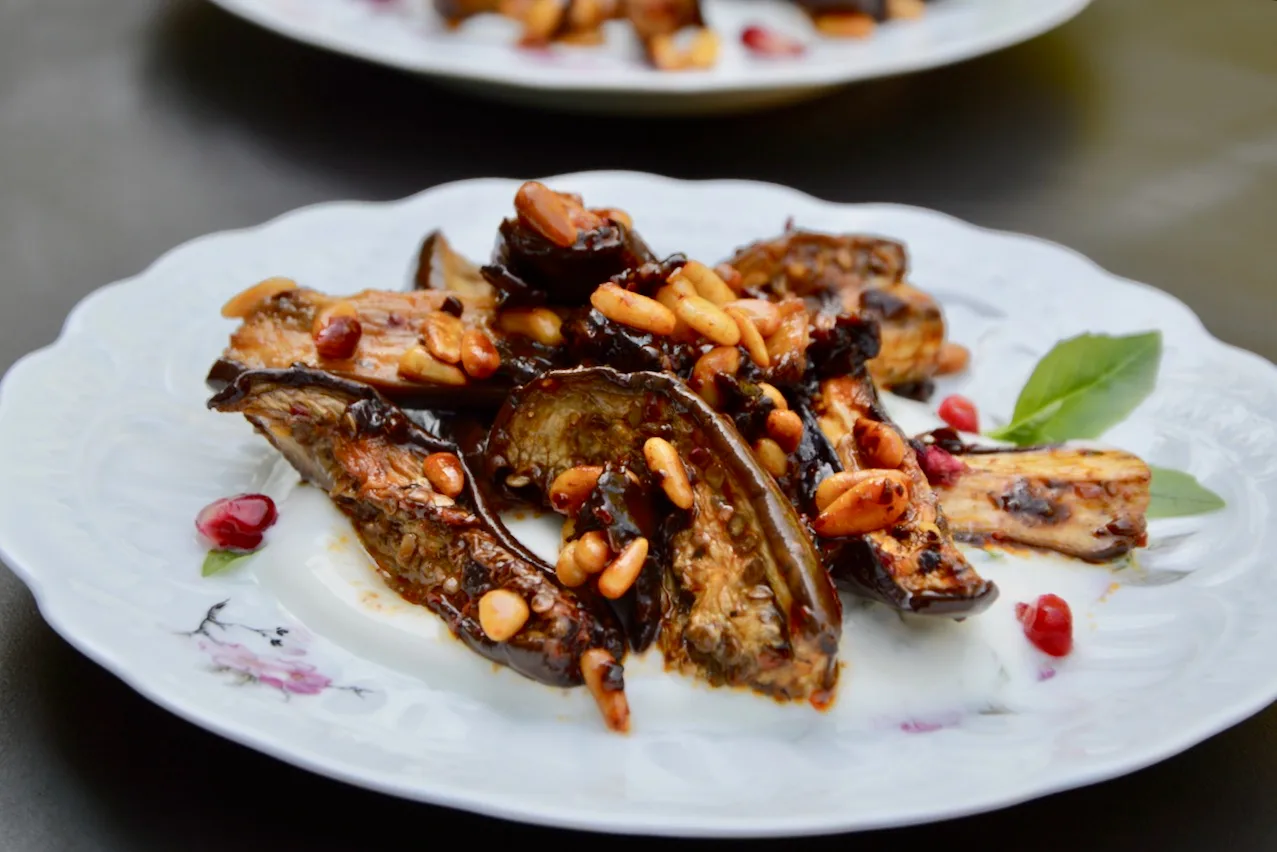 Les aubergines grillées à l’ail noir