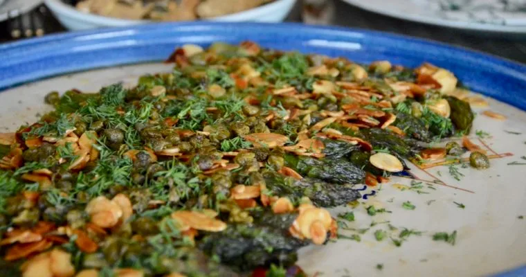 Asperges vertes aux amandes et aux câpres de Virginie