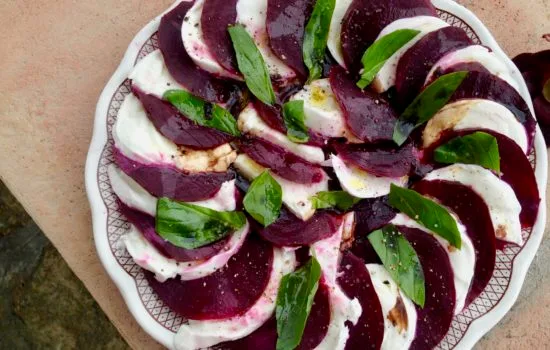 Betterave et mozzarella au basilic de Catherine