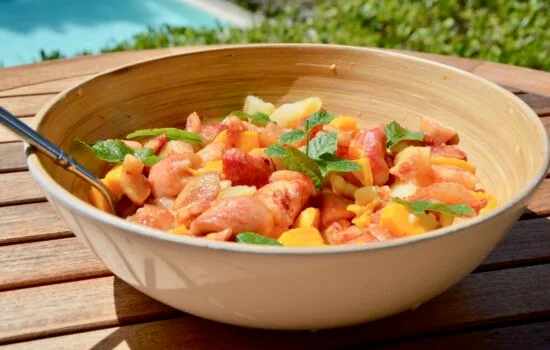 salade de pêches de vigne, brugnons et mangues