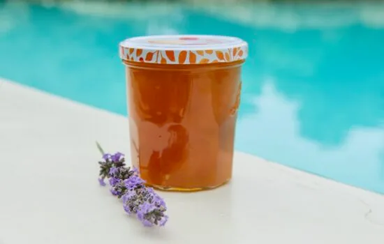 Ma confiture d’abricot parfumée à la vanille et à la lavande