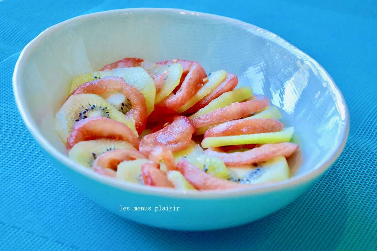 Jeanne’s tomato – kiwi salad