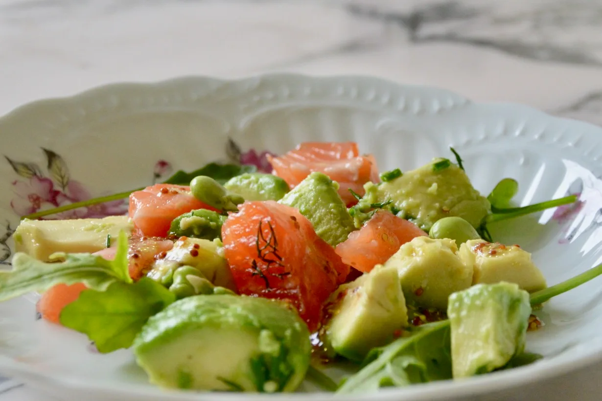 grapefruit seafood and greens salad