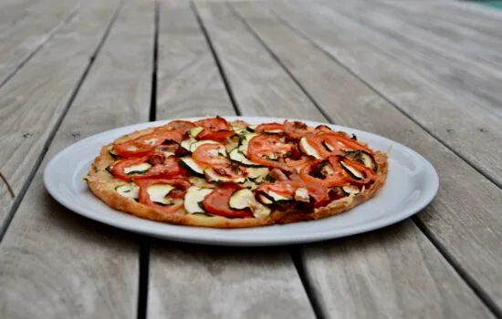 tarte au chèvre  à la courgette et à la tomate