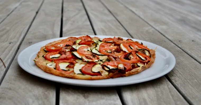 tarte au chèvre  à la courgette et à la tomate