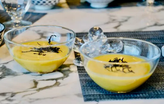la crème de butternut et de châtaignes au curry et aux algues rôties de Martine Fallon