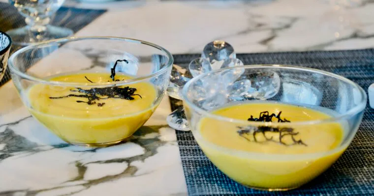 la crème de butternut et de châtaignes au curry et aux algues rôties de Martine Fallon