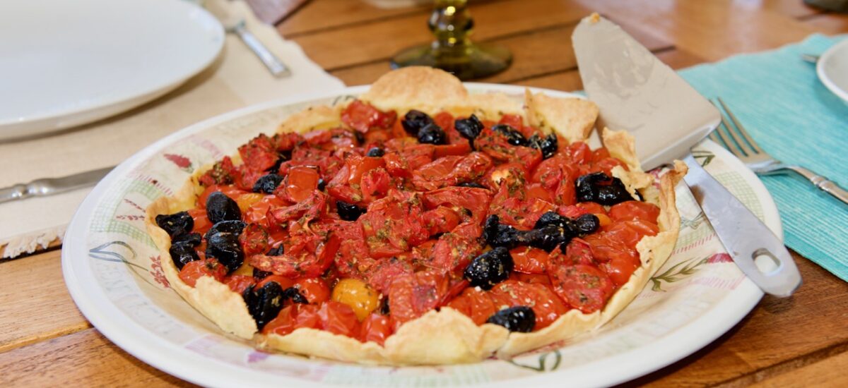 La tarte à la tomate et aux olives