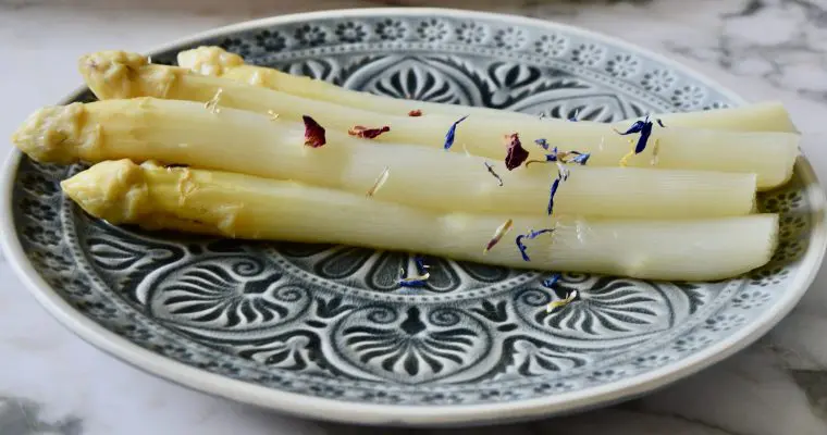 How to cook white asparagus