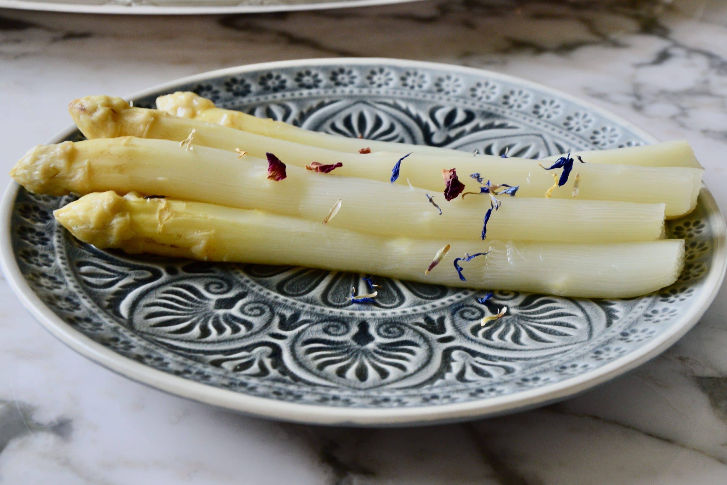 How to cook white asparagus