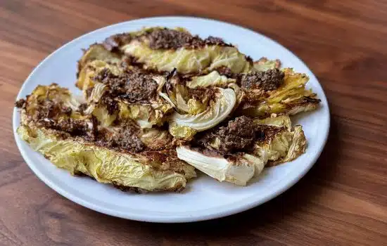 Chou blanc rôti à la tapenade