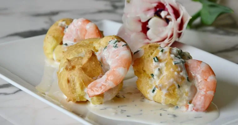 Shrimp profiterole with pastis and garlic cream