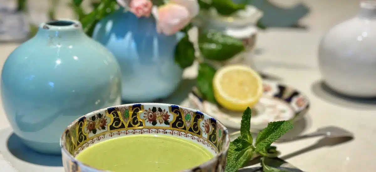 Soupe de petits pois et infusion de menthe
