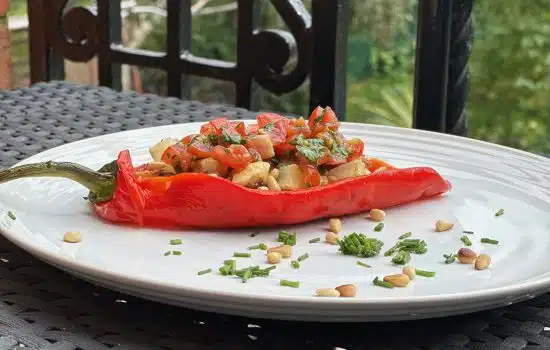 Les poivrons farcis au véritable halloumi et concassée de tomates cerises