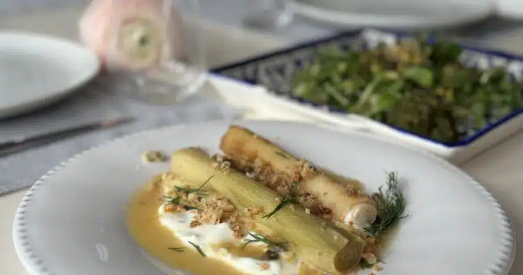 LES POIREAUX GLACÉS À L’ORANGE, LABNEH À L’ANETH